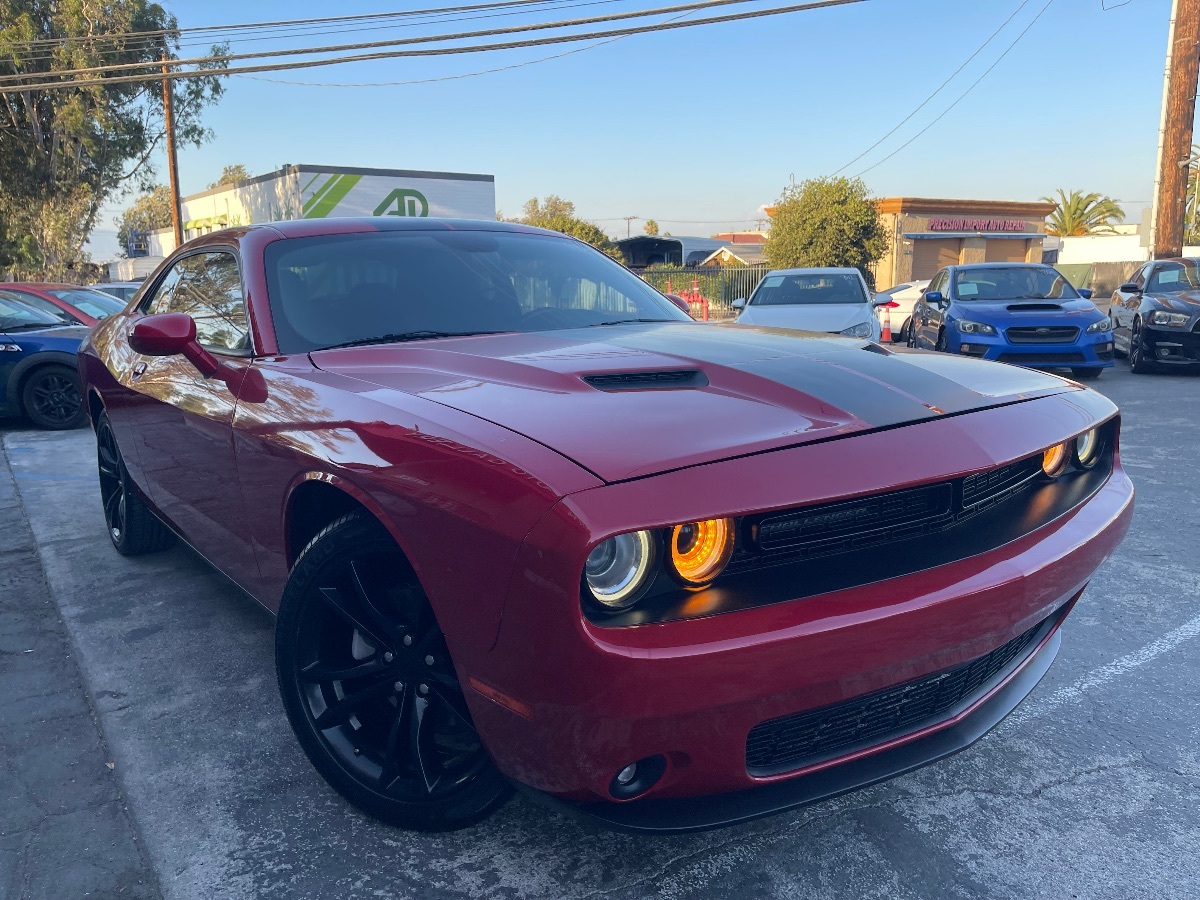 2016 Dodge Challenger SXT photo 3