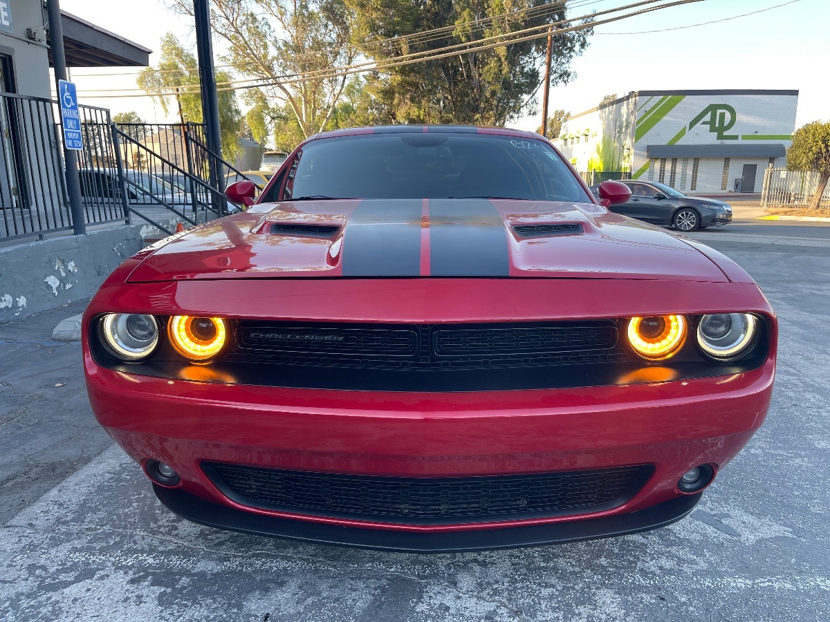 2016 Dodge Challenger SXT photo 2