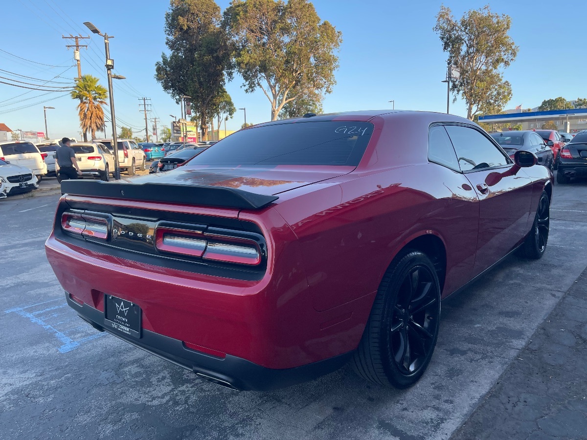 2016 Dodge Challenger SXT photo 5