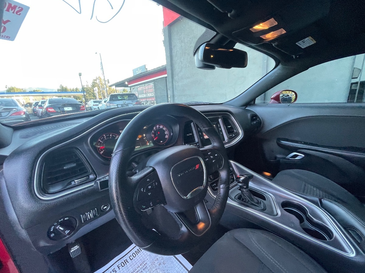 2016 Dodge Challenger SXT photo 9