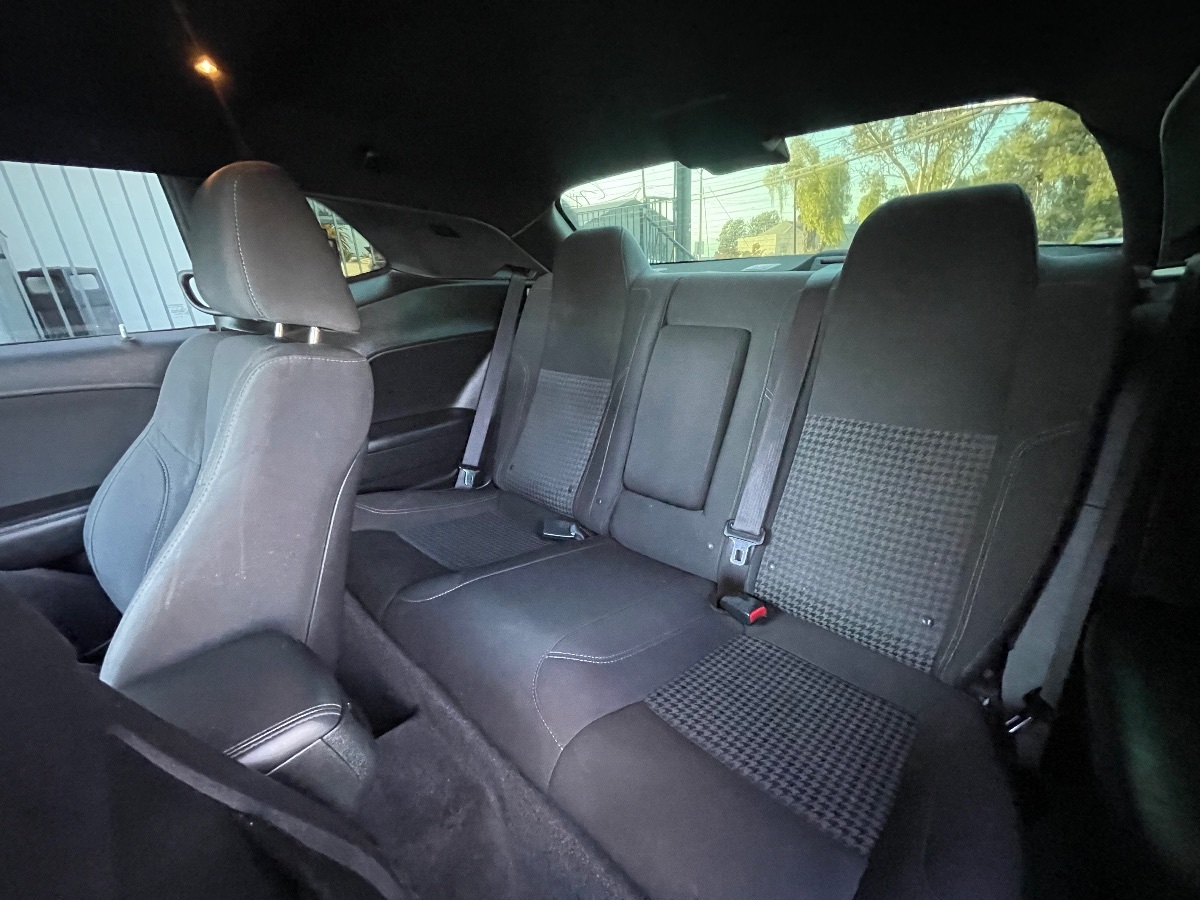 2016 Dodge Challenger SXT photo 11