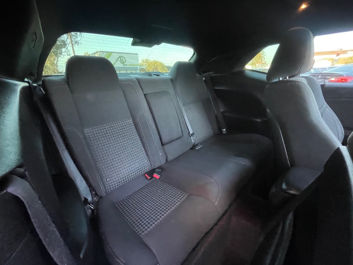 2016 Dodge Challenger SXT photo 14