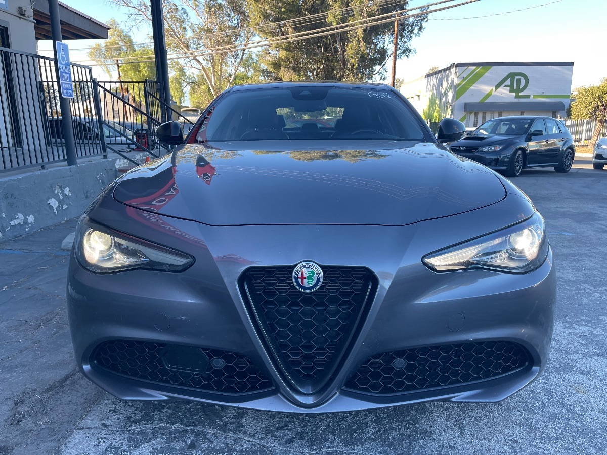 2020 Alfa Romeo Giulia photo 2