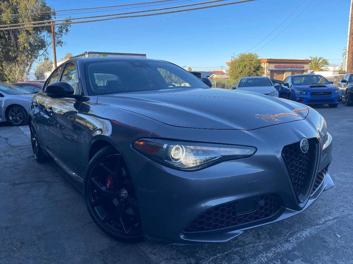 2020 Alfa Romeo Giulia photo 3