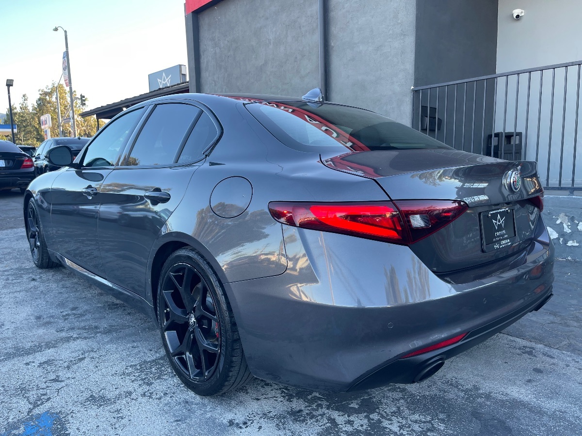 2020 Alfa Romeo Giulia photo 6