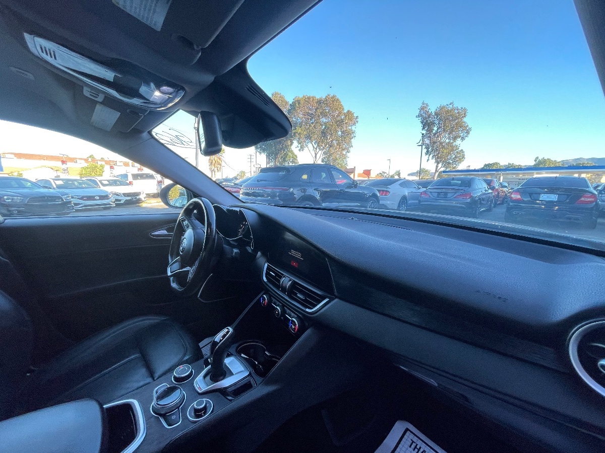 2020 Alfa Romeo Giulia photo 12