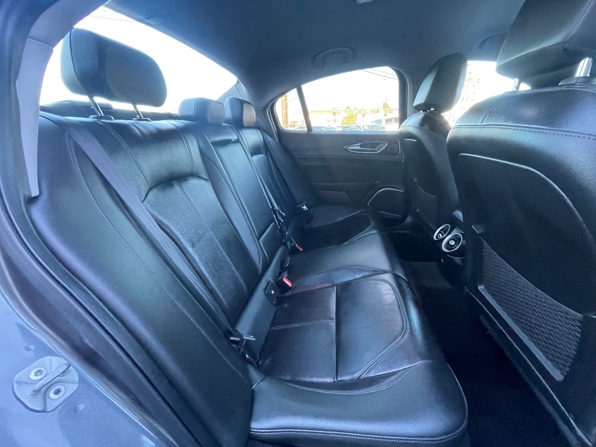 2020 Alfa Romeo Giulia photo 14