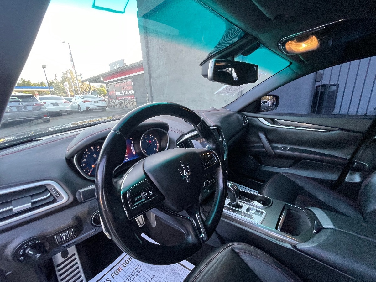 2015 Maserati Ghibli photo 9