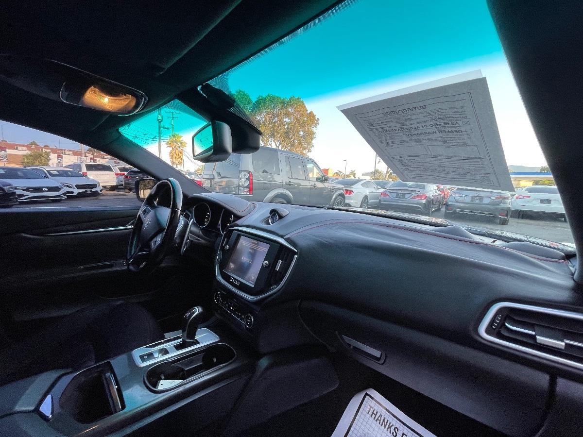 2015 Maserati Ghibli photo 12