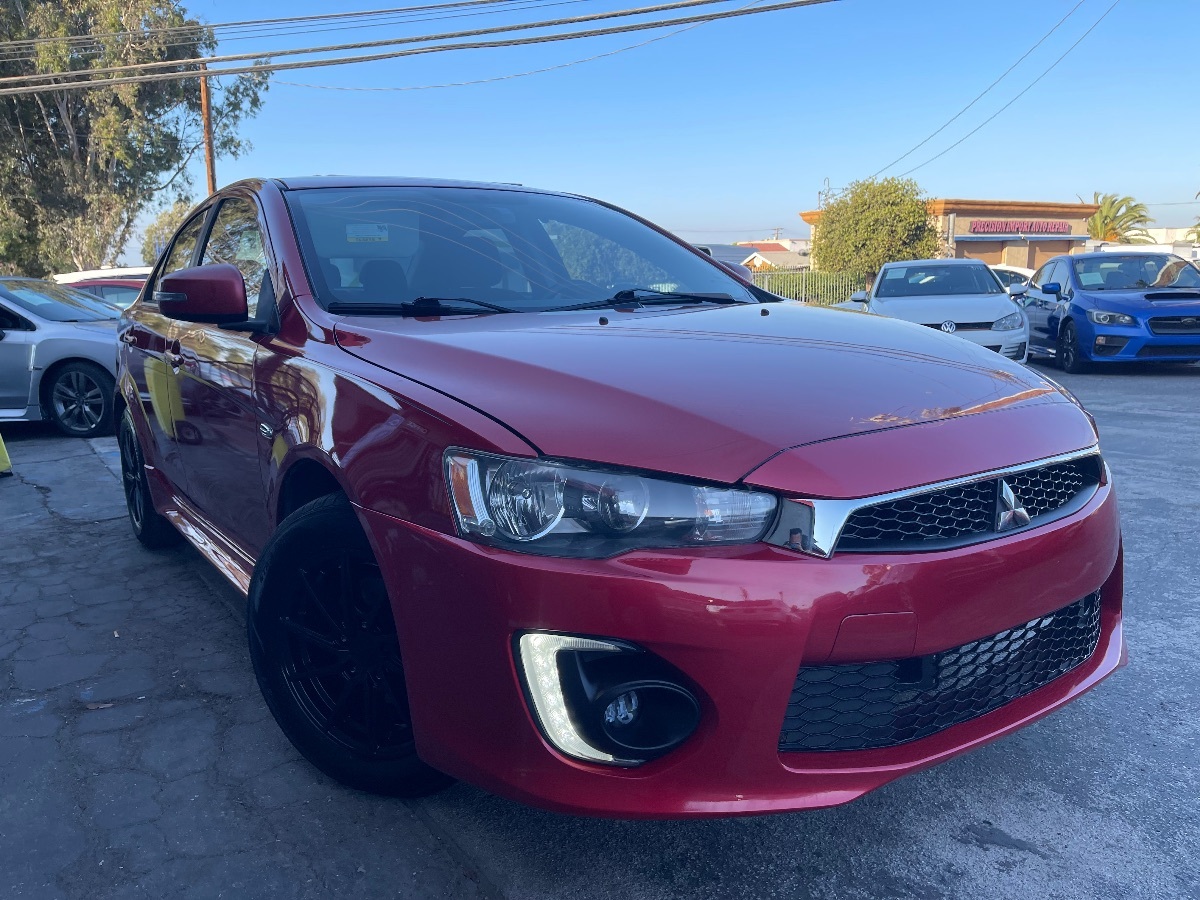 2016 Mitsubishi Lancer ES photo 3