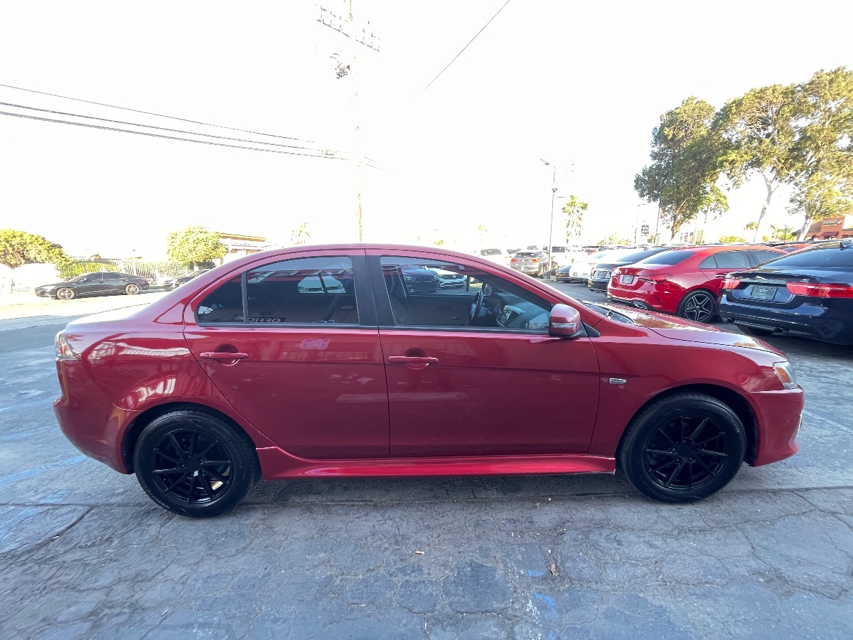 2016 Mitsubishi Lancer ES photo 4