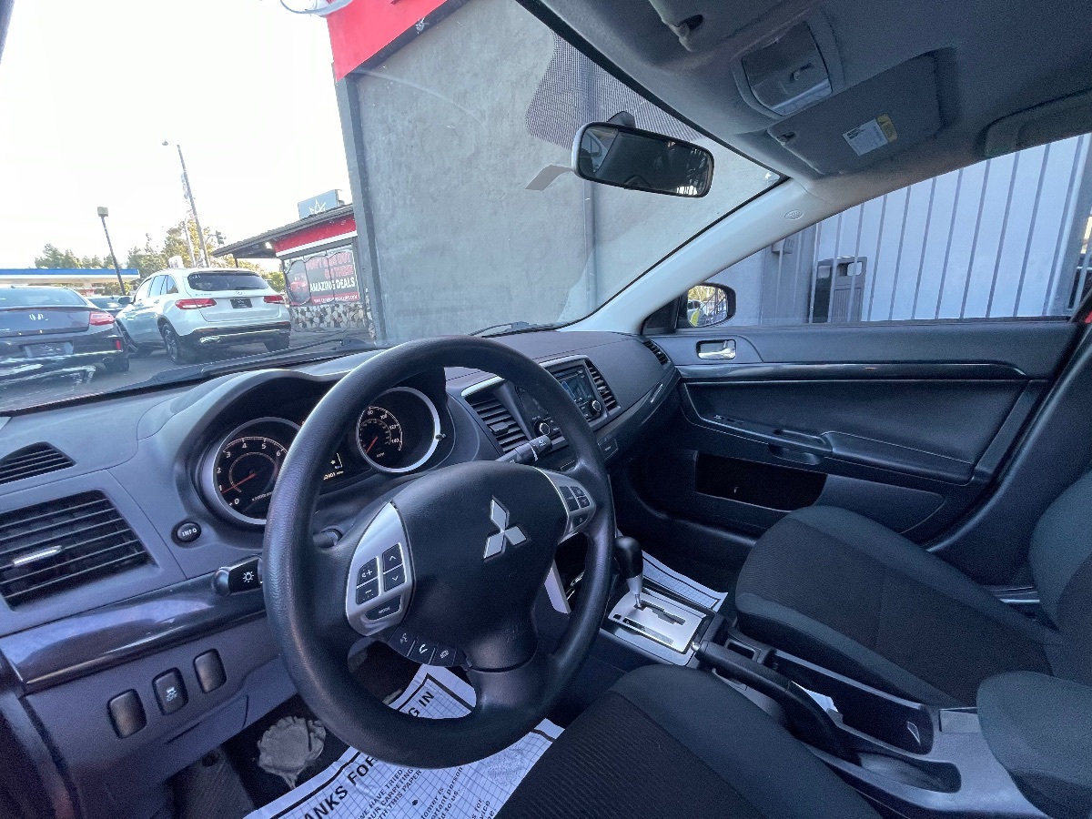 2016 Mitsubishi Lancer ES photo 9