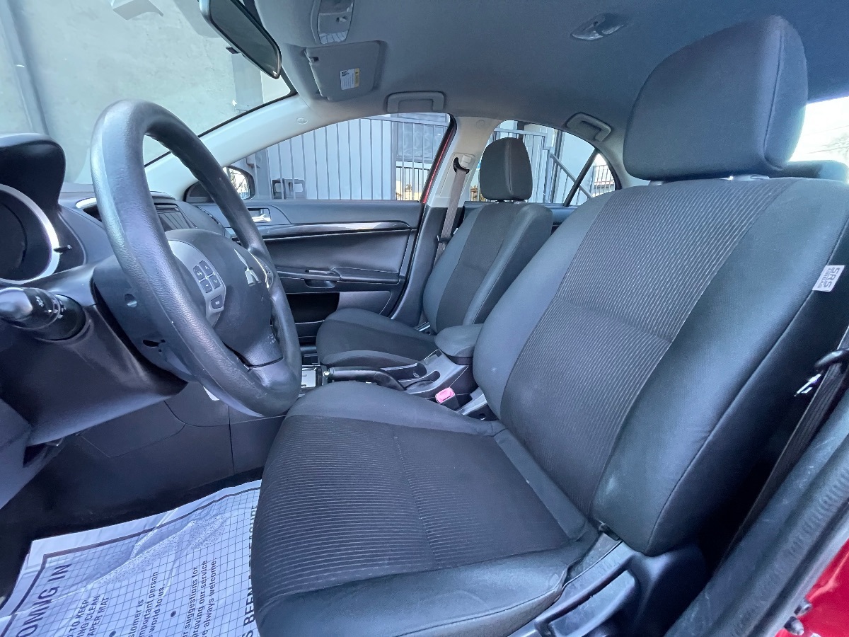 2016 Mitsubishi Lancer ES photo 11