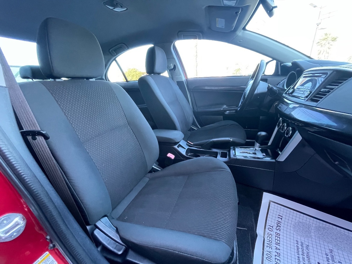 2016 Mitsubishi Lancer ES photo 13