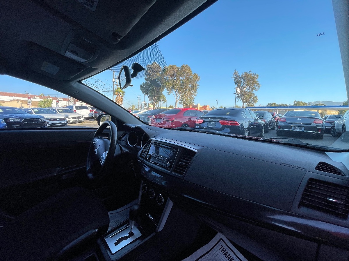 2016 Mitsubishi Lancer ES photo 12