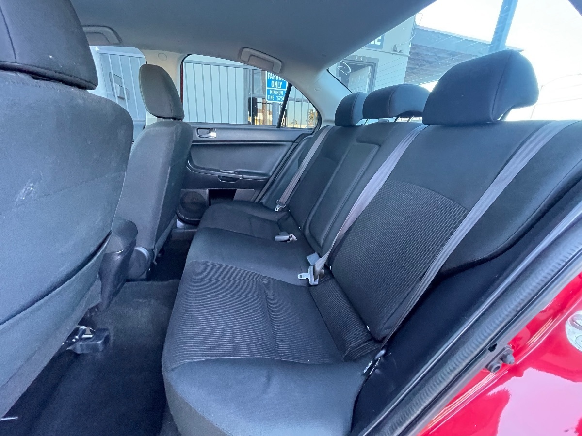 2016 Mitsubishi Lancer ES photo 15