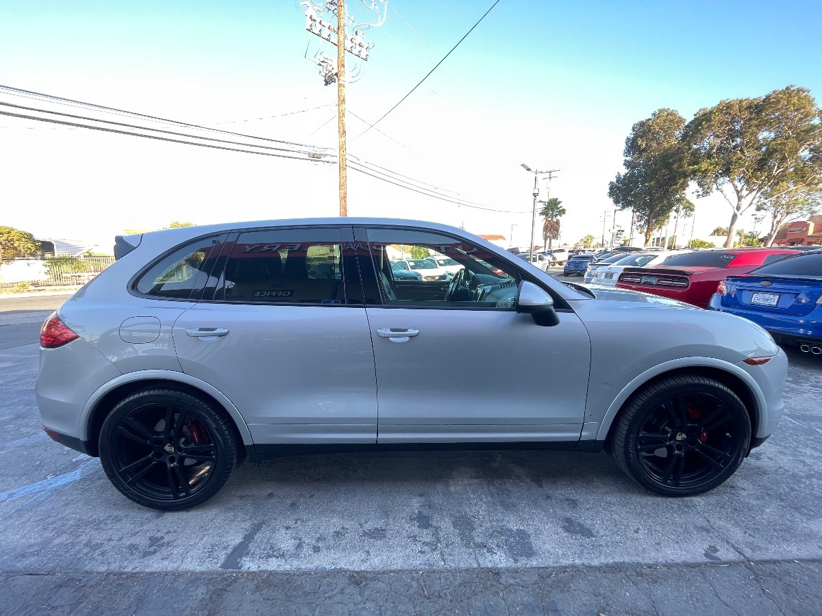 2013 Porsche Cayenne S photo 4