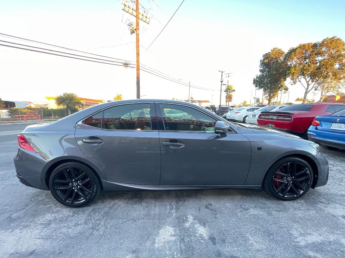2017 Lexus IS 200t F SPORT photo 4