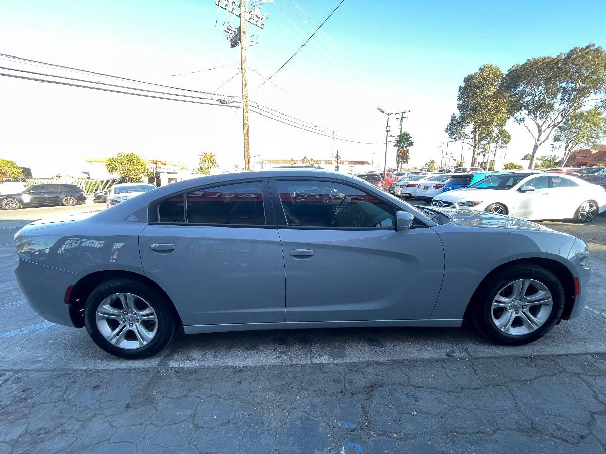 2021 Dodge Charger SXT photo 4