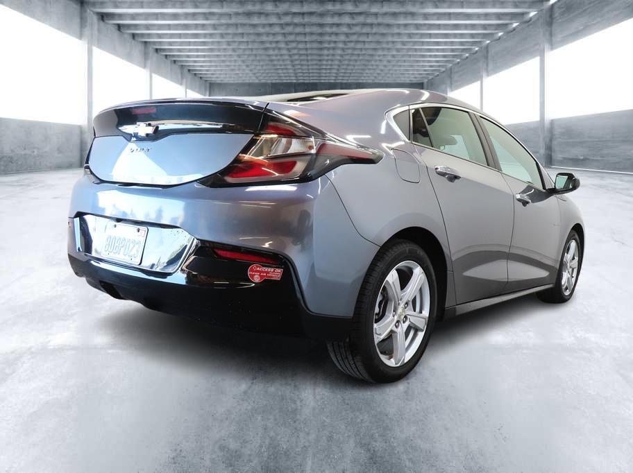 2018 Chevrolet Volt LT photo 3