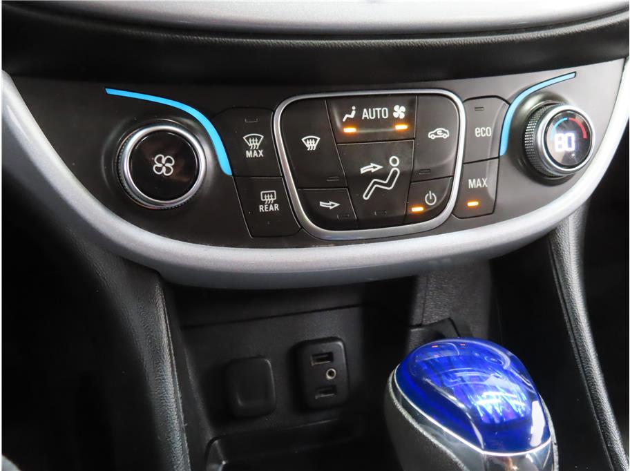 2018 Chevrolet Volt LT photo 15