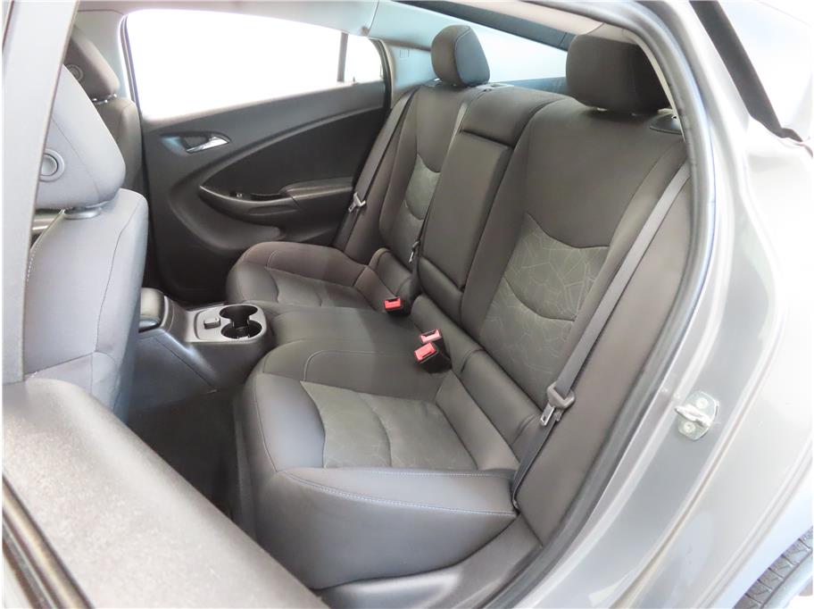 2018 Chevrolet Volt LT photo 16