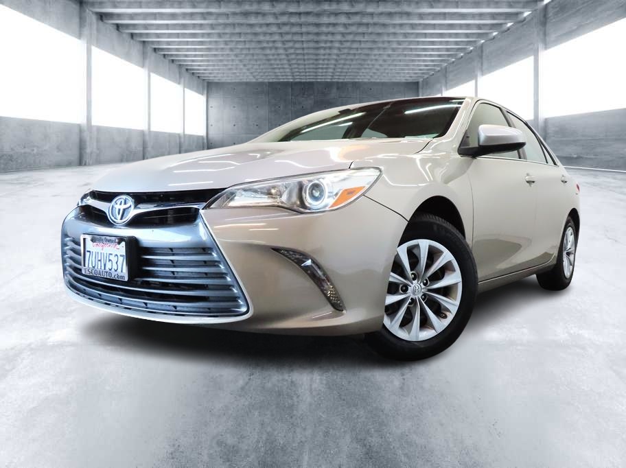 2016 Toyota Camry SE photo 2