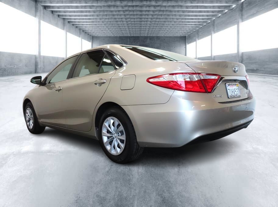 2016 Toyota Camry SE photo 4