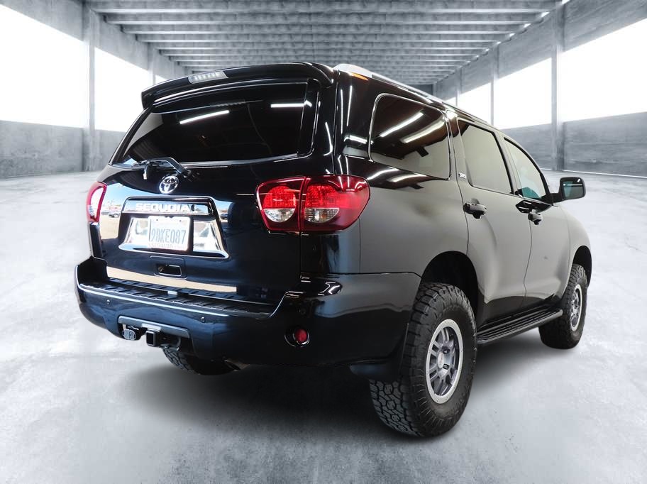2019 Toyota Sequoia SR5 photo 3