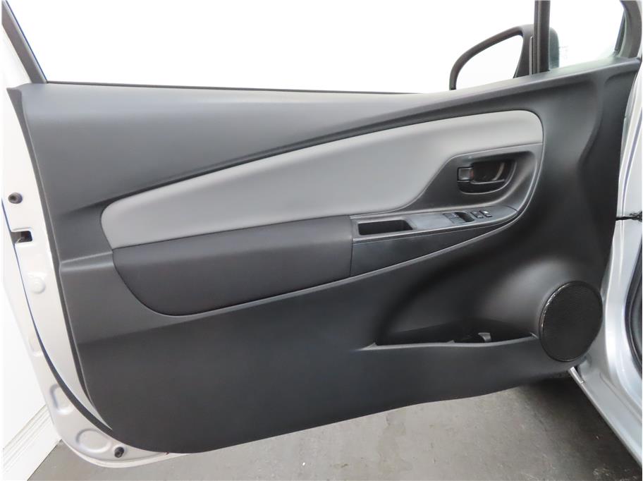 2015 Toyota Yaris L photo 5