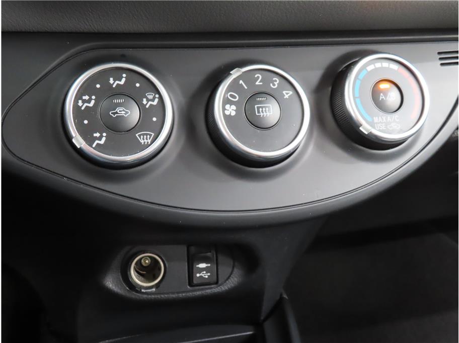 2015 Toyota Yaris L photo 11