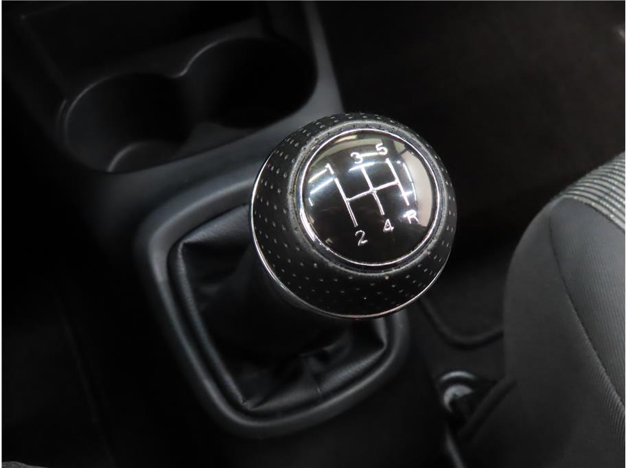 2015 Toyota Yaris L photo 12
