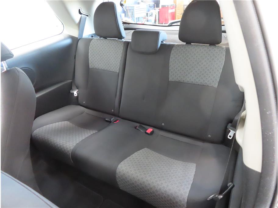 2015 Toyota Yaris L photo 13