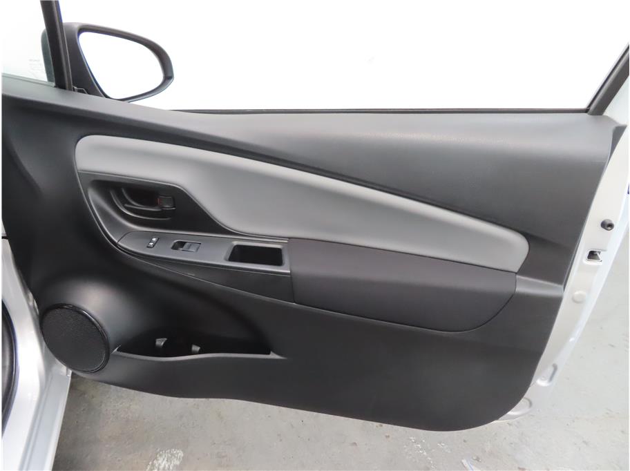 2015 Toyota Yaris L photo 16