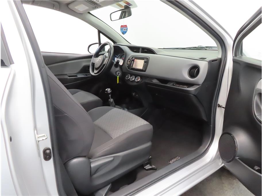 2015 Toyota Yaris L photo 17