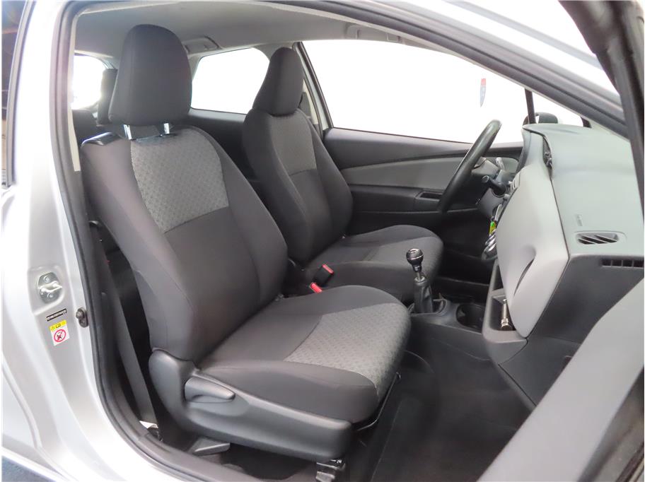 2015 Toyota Yaris L photo 18