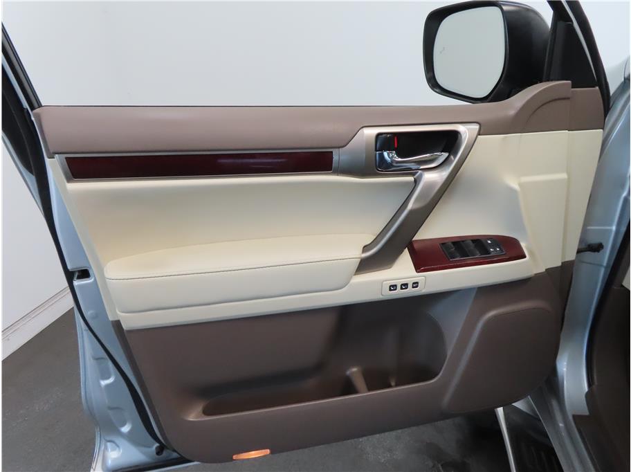 2016 Lexus GX 460 photo 2