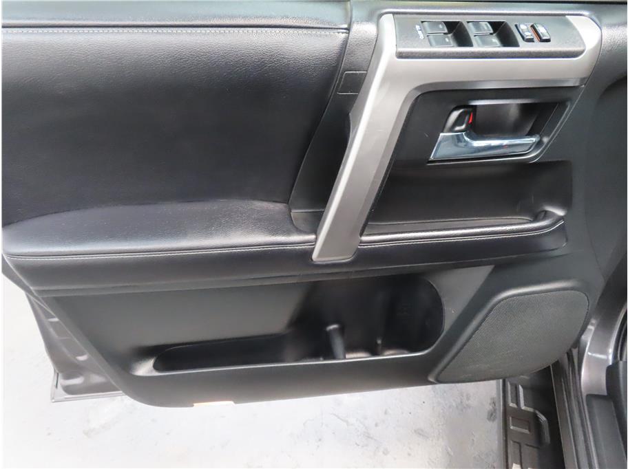 2016 Toyota 4Runner Base photo 9