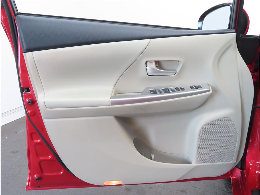 2012 Toyota Prius V Five photo 9