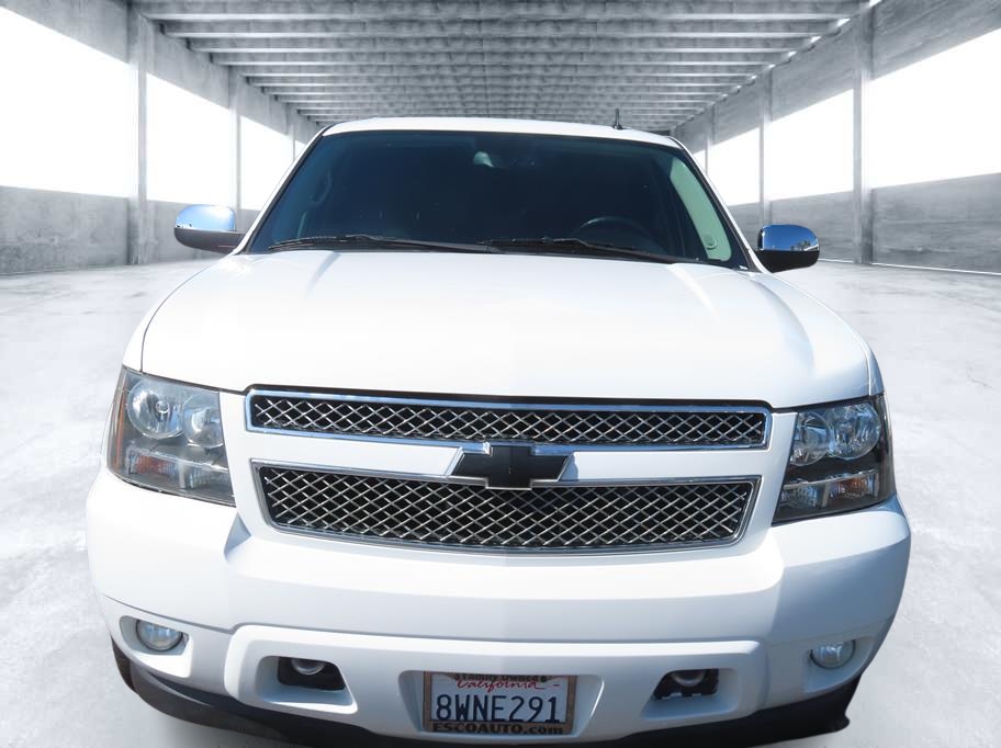 2013 Chevrolet Suburban LTZ photo 2