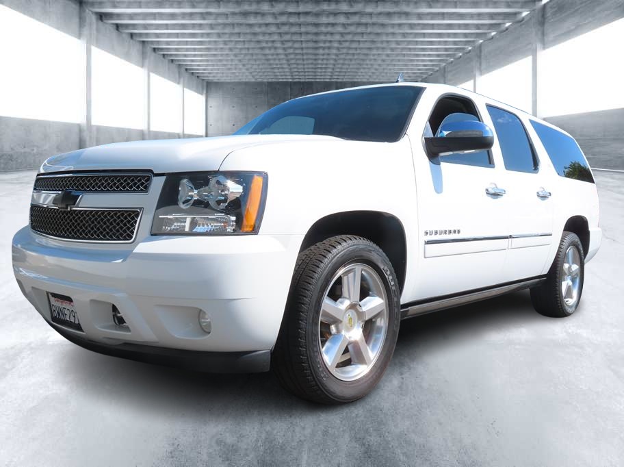 2013 Chevrolet Suburban LTZ photo 3