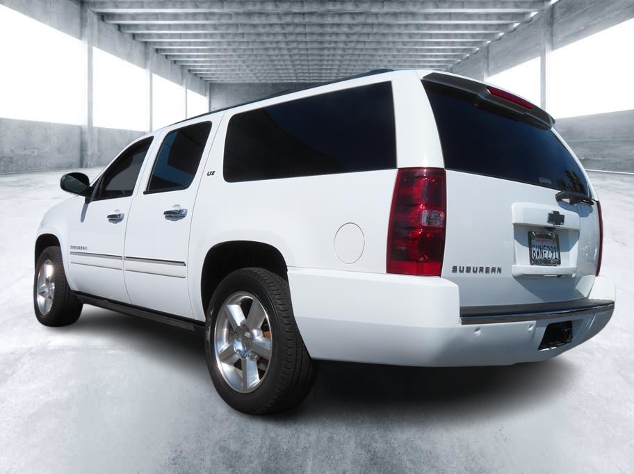 2013 Chevrolet Suburban LTZ photo 4