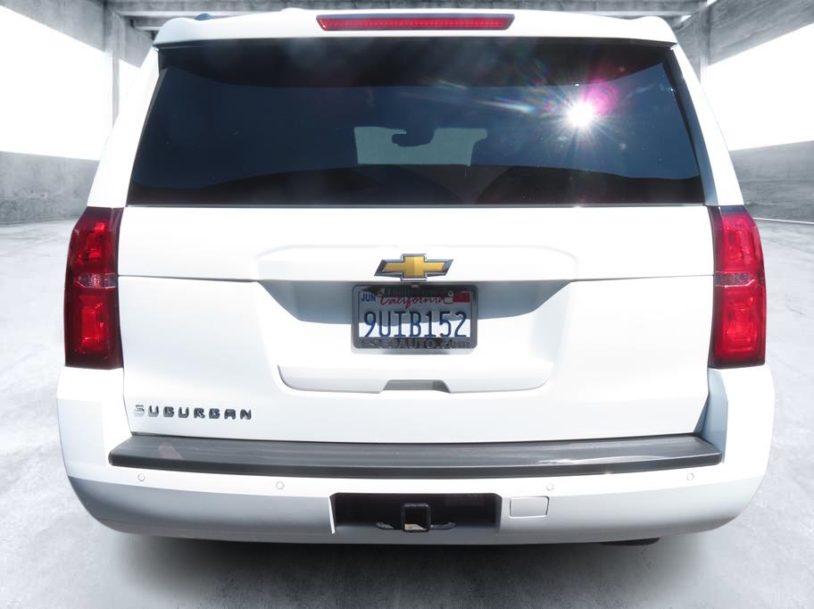 2015 Chevrolet Suburban LT photo 4