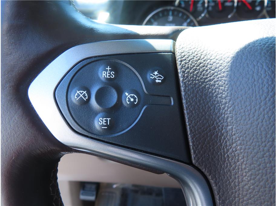 2015 Chevrolet Suburban LT photo 13