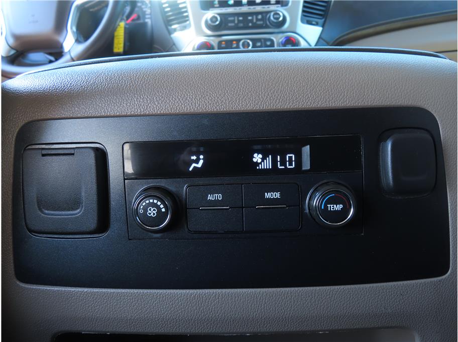 2015 Chevrolet Suburban LT photo 16