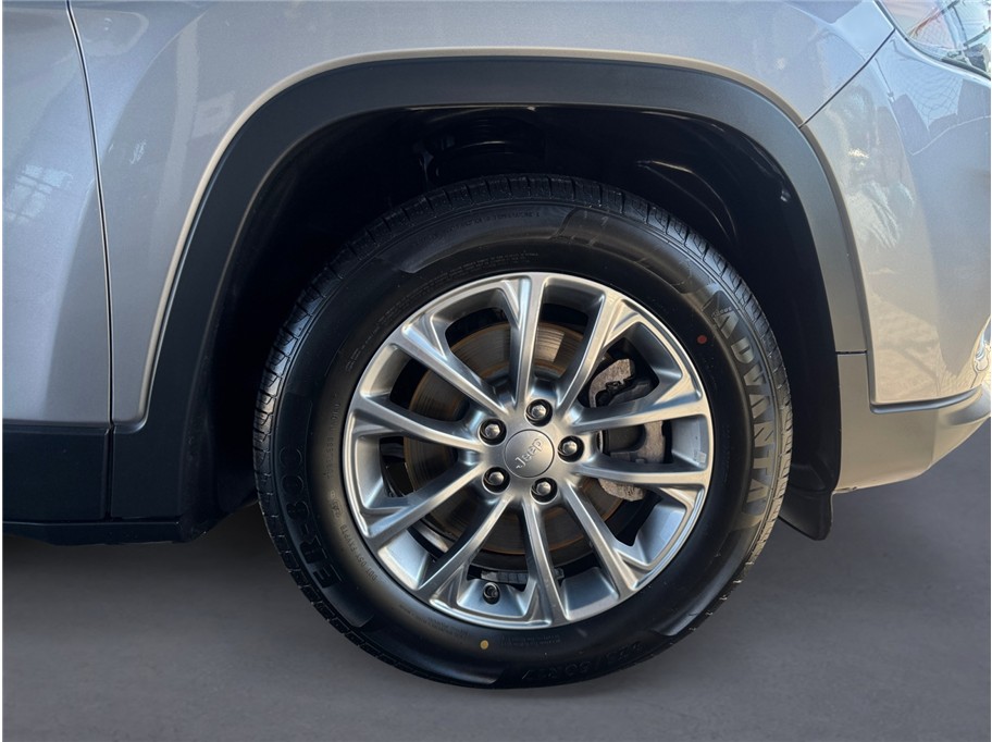 2019 Jeep Cherokee Latitude photo 7