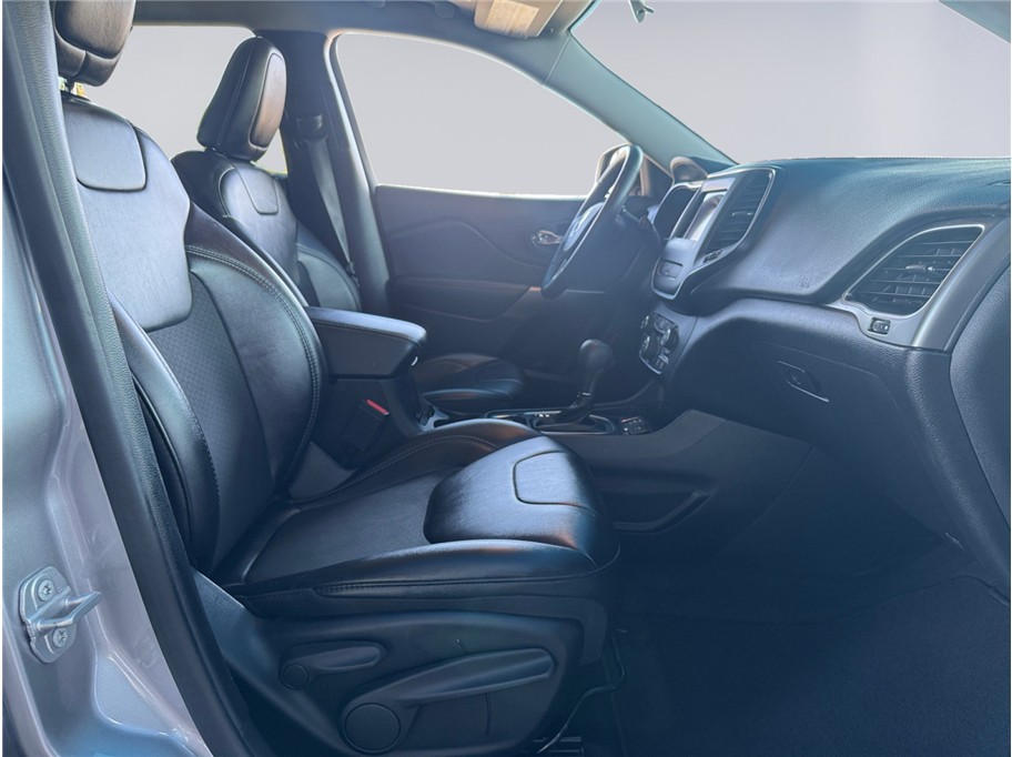 2019 Jeep Cherokee Latitude photo 17
