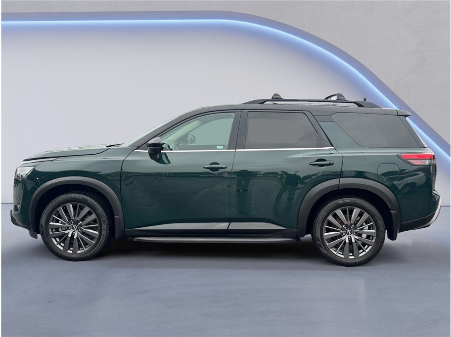 2022 Nissan Pathfinder SL photo 3