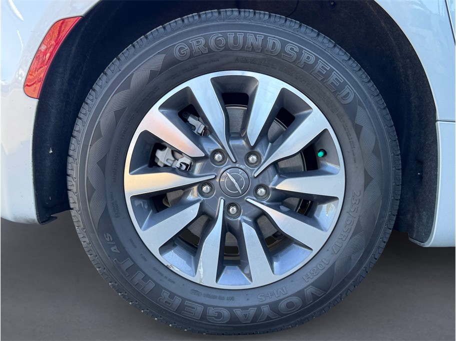 2022 Chrysler Pacifica Hybrid Touring L - Photo 8