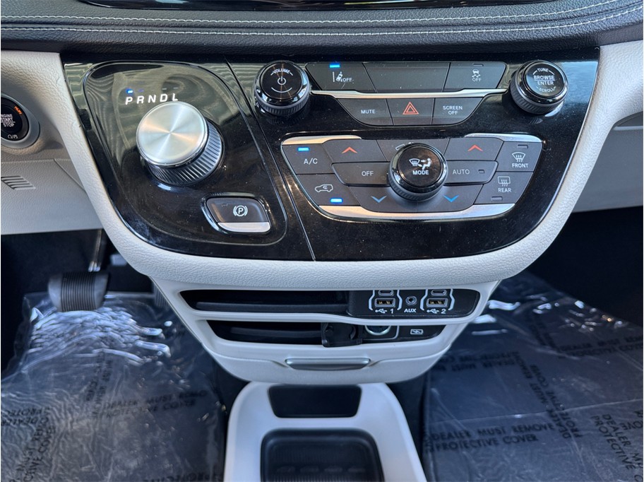 2022 Chrysler Pacifica Hybrid Touring L - Photo 12